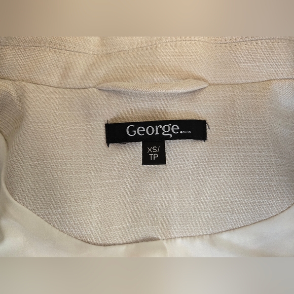 Cream color blazer. GEORGE brand. Size XS. 2 front pockets. 3/4 rouched sleeves - Picture 9 of 11
